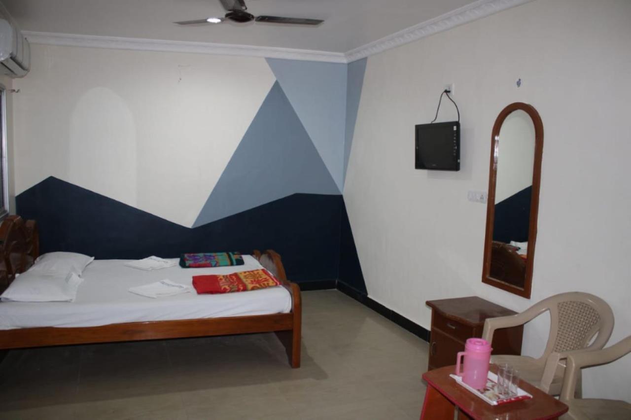 Hotel Sudhiksha Deluxe Rāmeswaram Exteriör bild