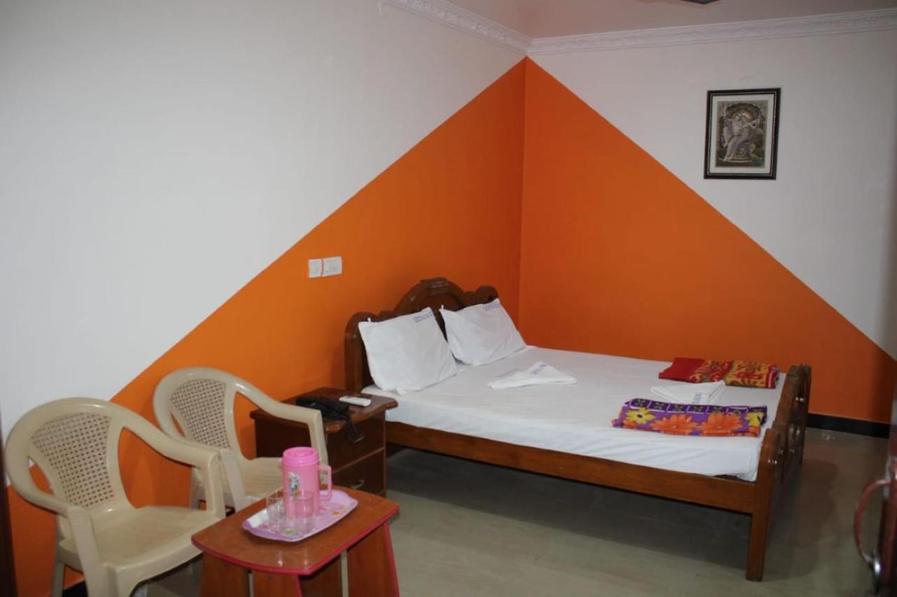 Hotel Sudhiksha Deluxe Rāmeswaram Exteriör bild