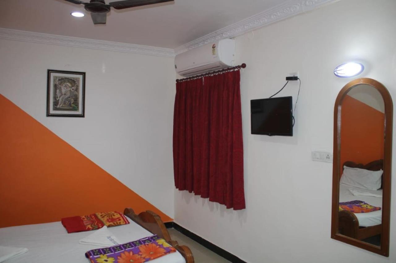 Hotel Sudhiksha Deluxe Rāmeswaram Exteriör bild