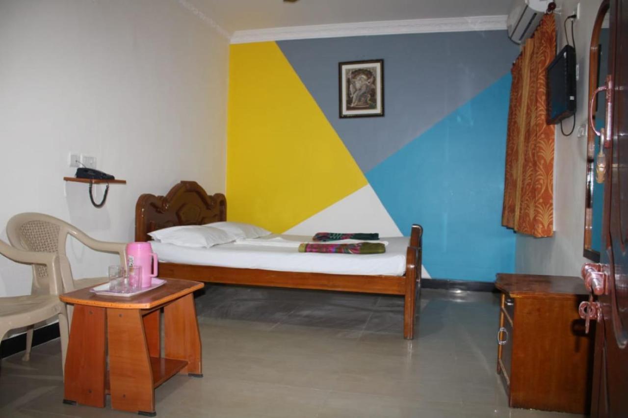 Hotel Sudhiksha Deluxe Rāmeswaram Exteriör bild